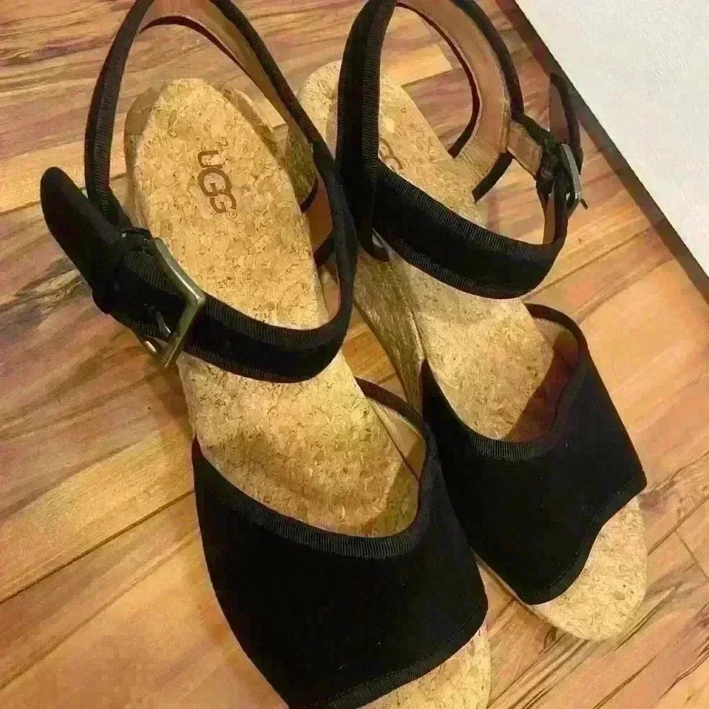 UGG platform women’s strap sandals